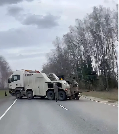 Фура Полуприцеп Груженный бетонными плитами
